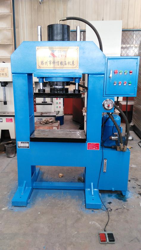 YL22-100t龍門液壓機(jī)